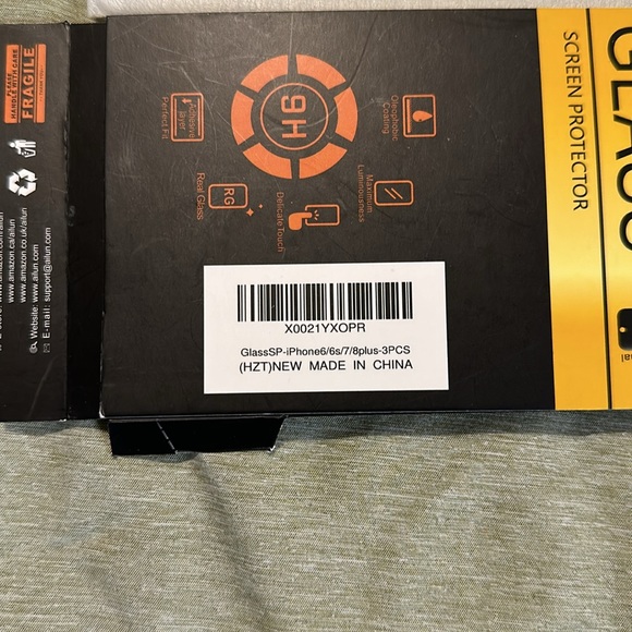 2 Tempered glass screen protectors - Picture 2 of 6